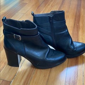 White Mountain black heel boots